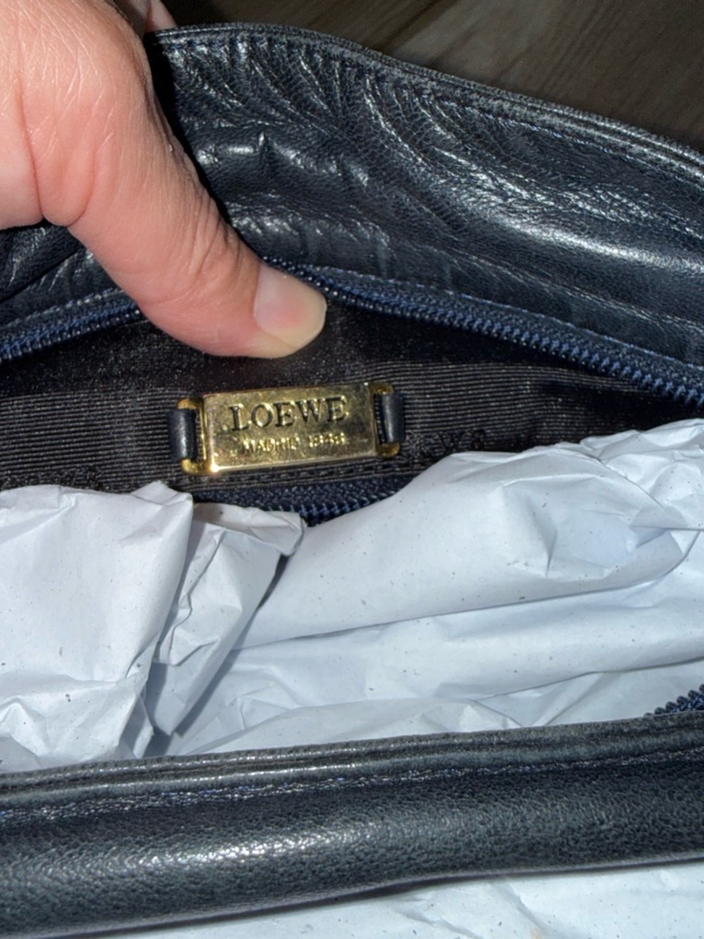 Loewe
Navy Leather Shoulder Bag with Gold Hardware - Picture 2 of 8